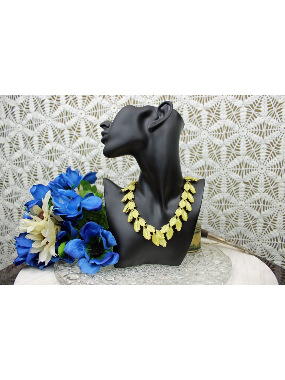 Vintage Lemon Yellow Molded Leaf Gold-tone Necklace